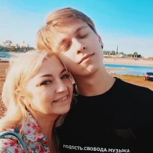 Meet your Posher, Evelin